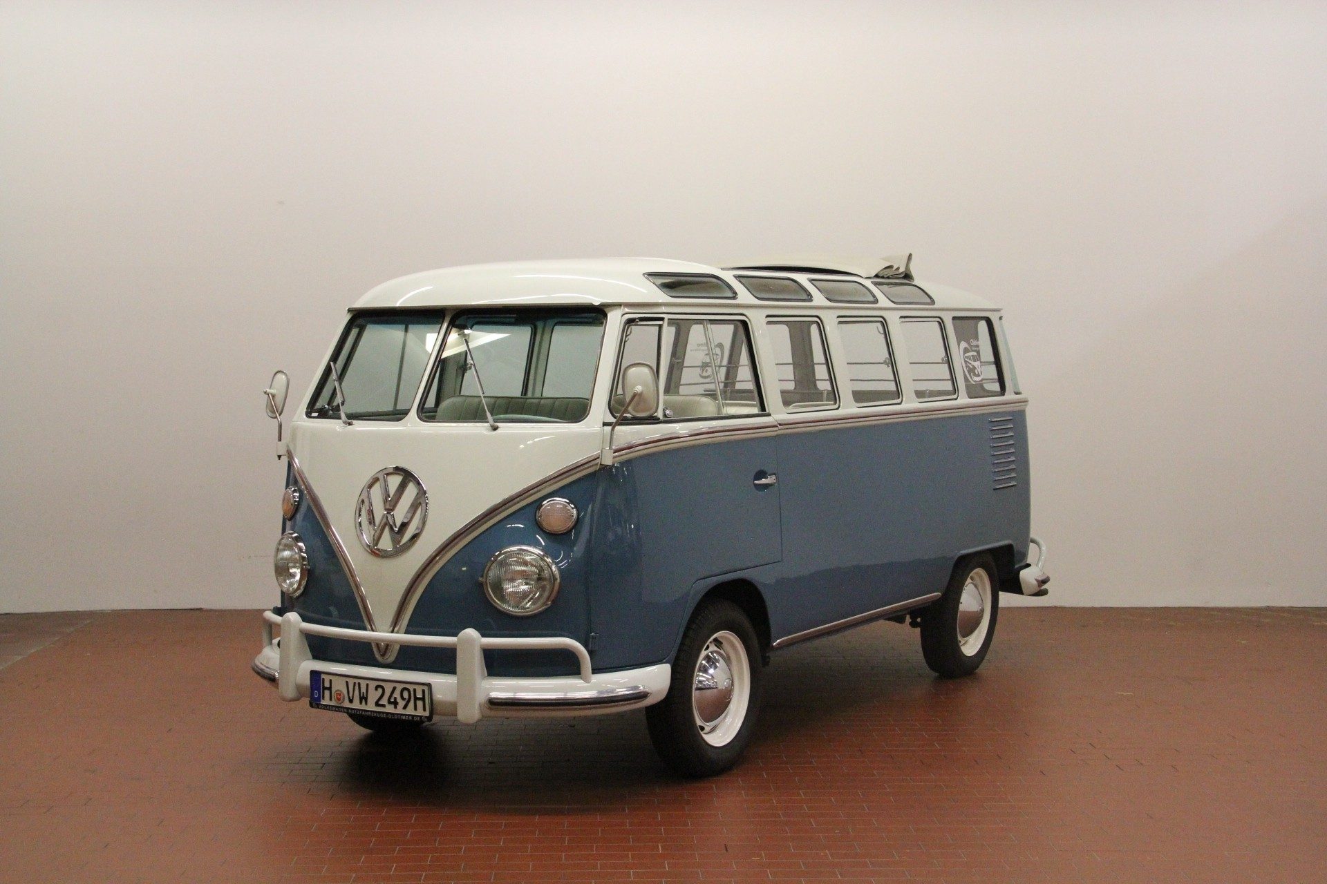 Le Volkswagen Combi - Vidéo en direct du salon Rétromobile 2020