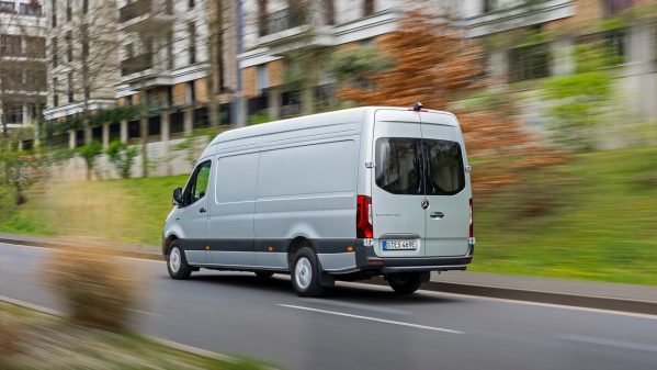 Le Sprinter, dans sa version électrique, accuse trop de kilos sur la balance pour être une véritable solution pour les camping-cars de demain.