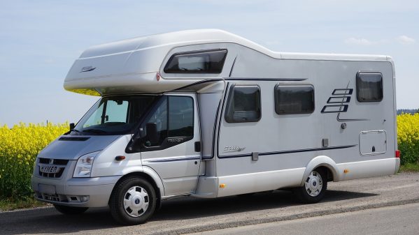 Un camping-car à capucine Hymer.