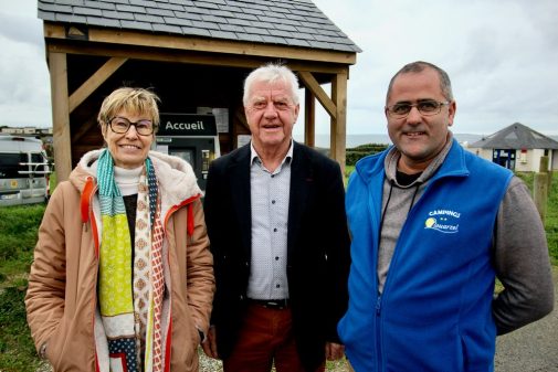 Jacqueline Evain (adjointe), André Talarmin (maire) et Erwan L’Hostis (gestionnaire) Photo : CM