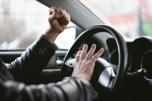 54 % des conducteurs reconnaissent râler au volant.