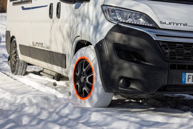 Chaussettes neige musher antiglisse neuves taille 9 - Équipement auto